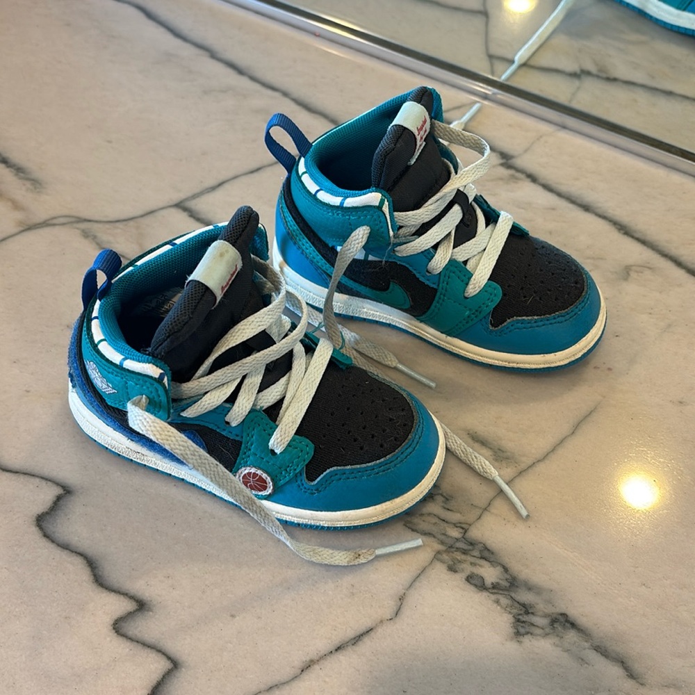 Air Jordan toddler sneakers